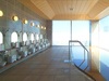 女性浴場。函館駅を一望出来る大浴場。また、脱衣所には化粧水や乳液なども取り揃えております。