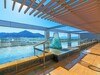 【大浴場】天空露天風呂からは函館山を一望。昼は明るい日差しが差し、夜は幻想的な雰囲気に…。